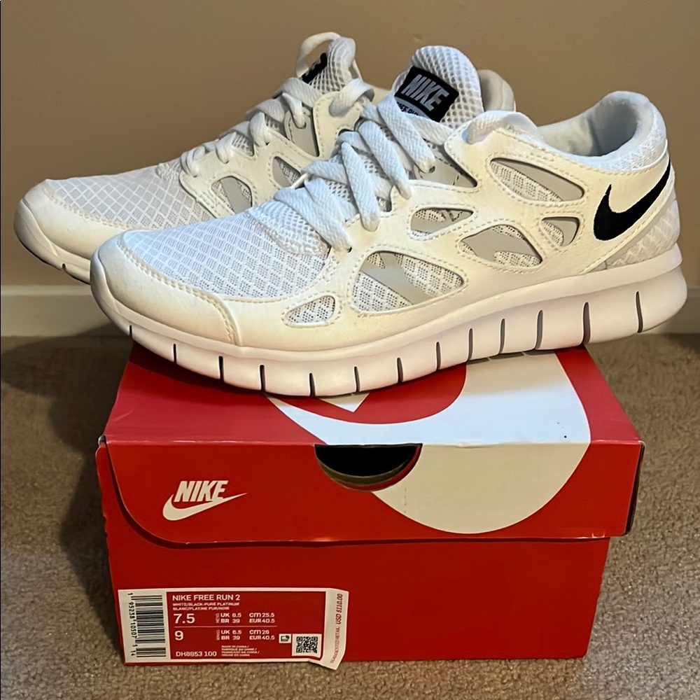 Nike Men’s 7.5 White Running Shoes- Nike Free Run 2